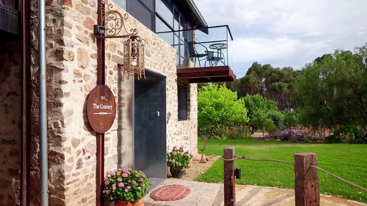 The Old Chaff Mill Organic Vineyard Retreat Bed & Breakfast Sellicks Hill ภายนอก รูปภาพ